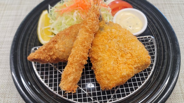 ミックスフライ定食